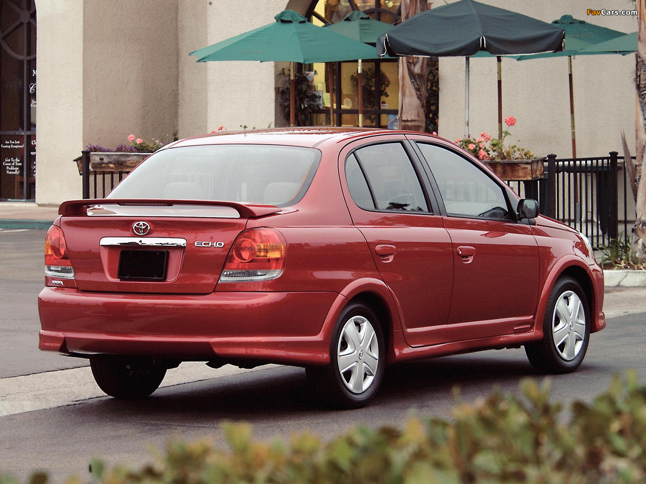 Toyota Echo 4-door 2003–05 wallpapers (1280x960)