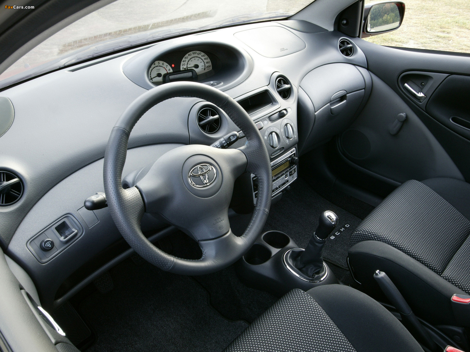 Toyota Echo RS 5-door 2003–05 wallpapers (1600 x 1200)