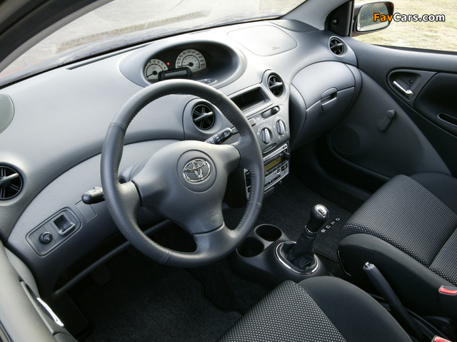 Toyota Echo RS 5-door 2003–05 wallpapers (640 x 480)