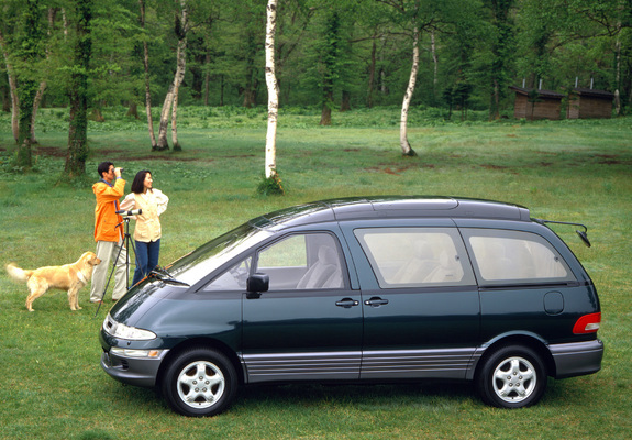Images of Toyota Estima Emina 1992–99