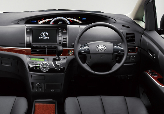 Images of Toyota Estima Aeras 2012