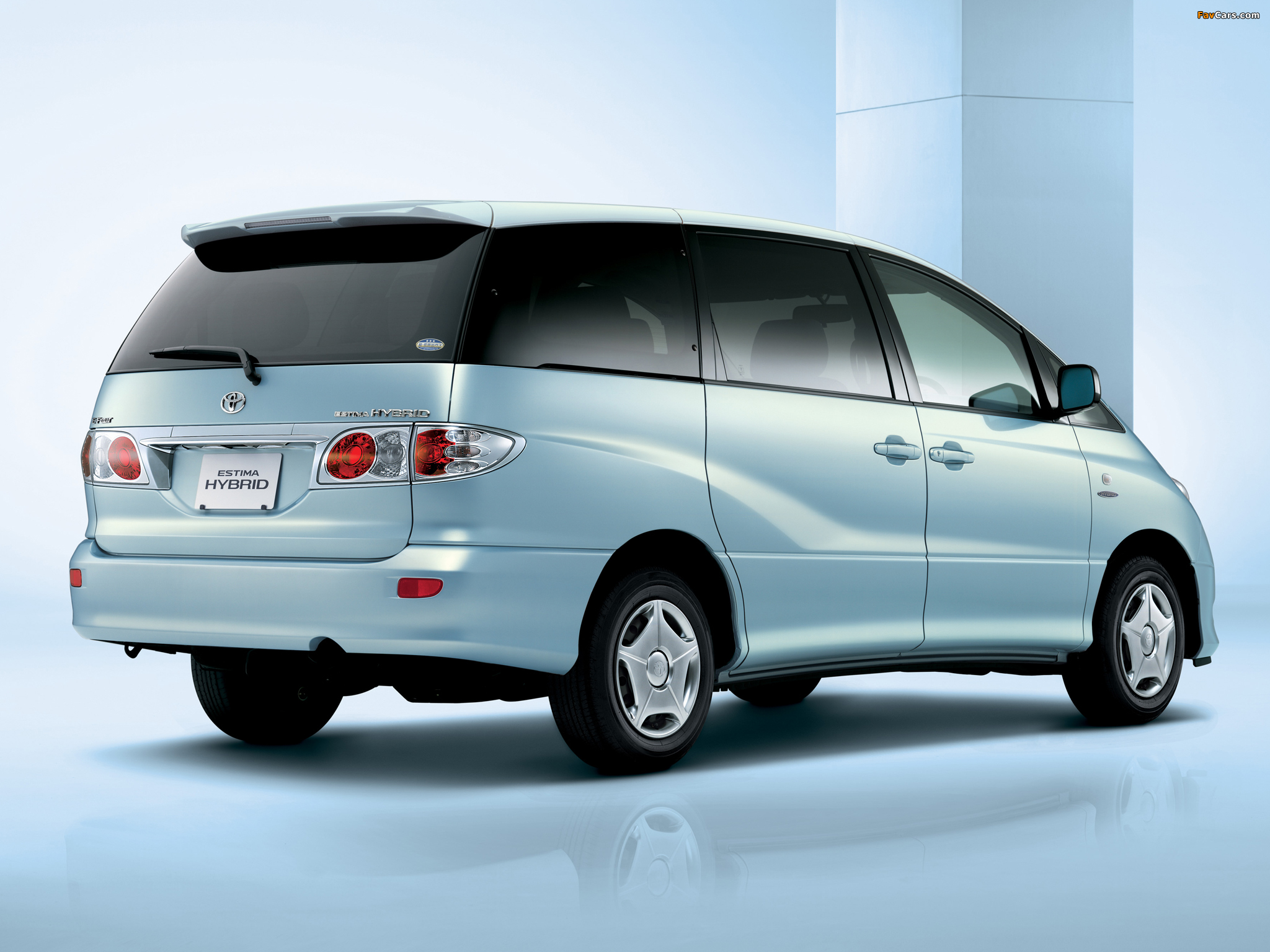 Photos of Toyota Estima Hybrid 2001–05 (2048 x 1536)
