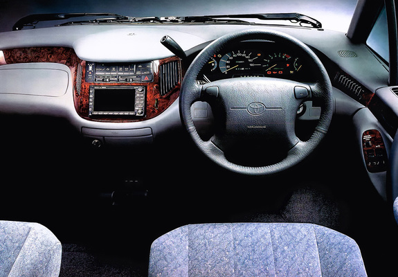 Toyota Estima 1990–99 images
