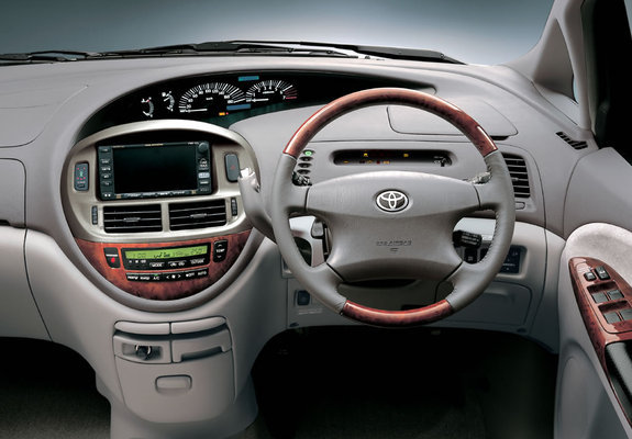 Toyota Estima 2000–03 pictures