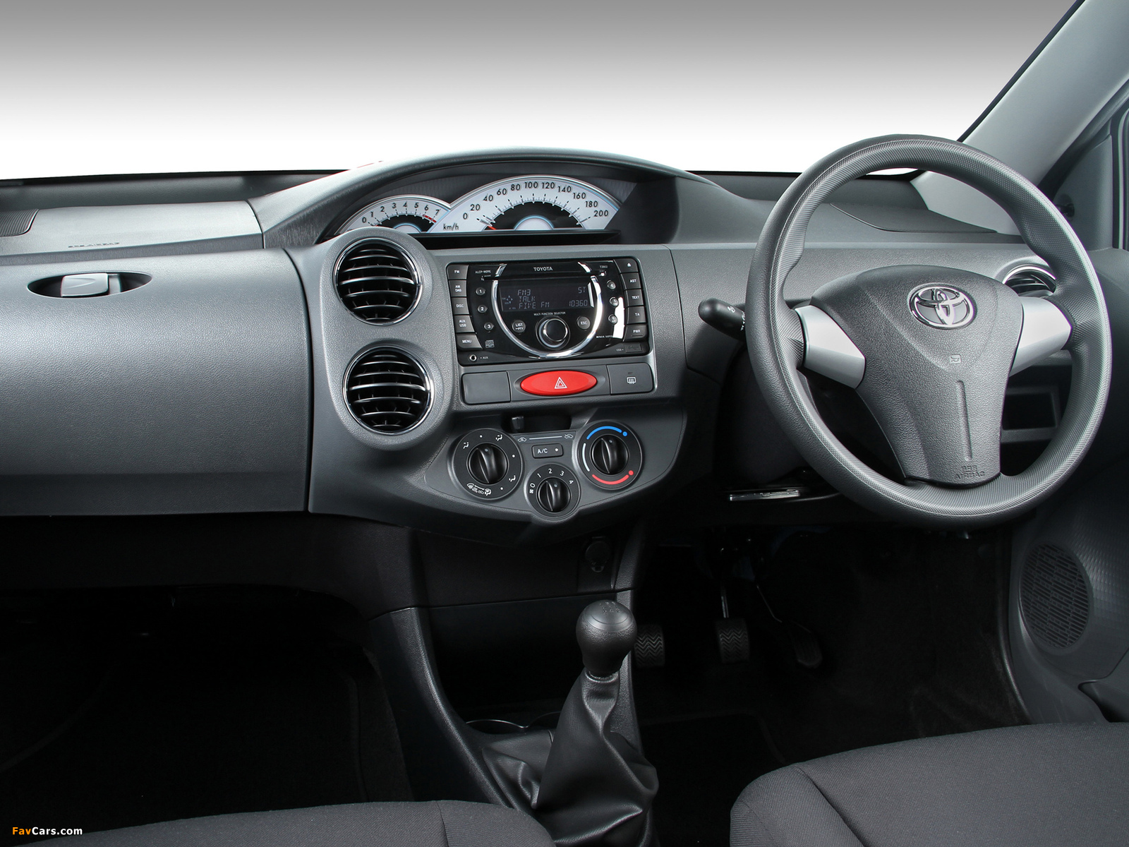 Images of Toyota Etios Hatchback ZA-spec 2012 (1600 x 1200)