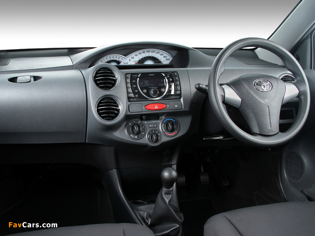 Images of Toyota Etios Hatchback ZA-spec 2012 (640 x 480)