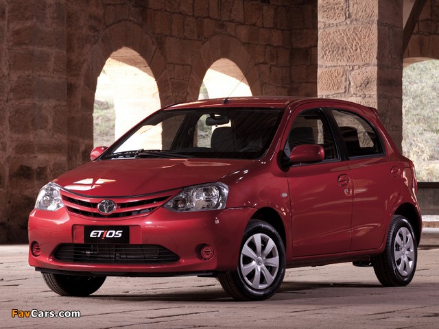 Photos of Toyota Etios Hatchback BR-spec 2012 (640 x 480)