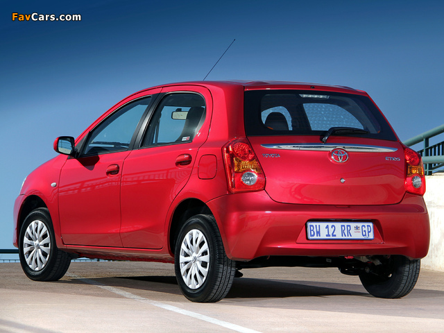 Pictures of Toyota Etios Hatchback ZA-spec 2012 (640 x 480)