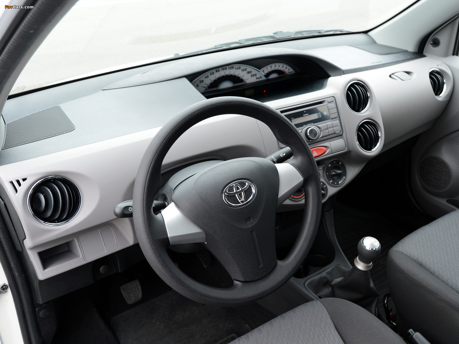 Toyota Etios Hatchback BR-spec 2012 photos (1600 x 1200)