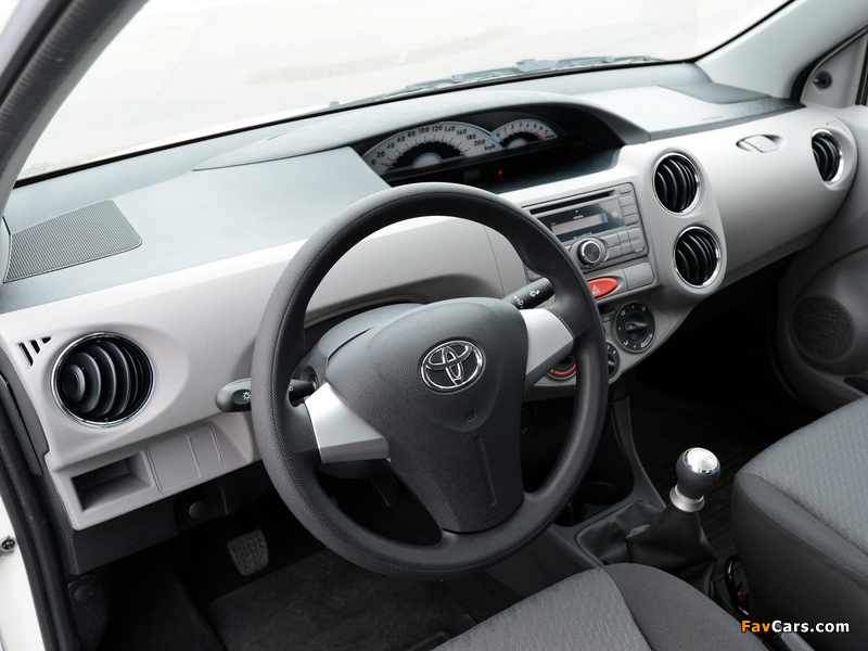Toyota Etios Hatchback BR-spec 2012 photos (800 x 600)