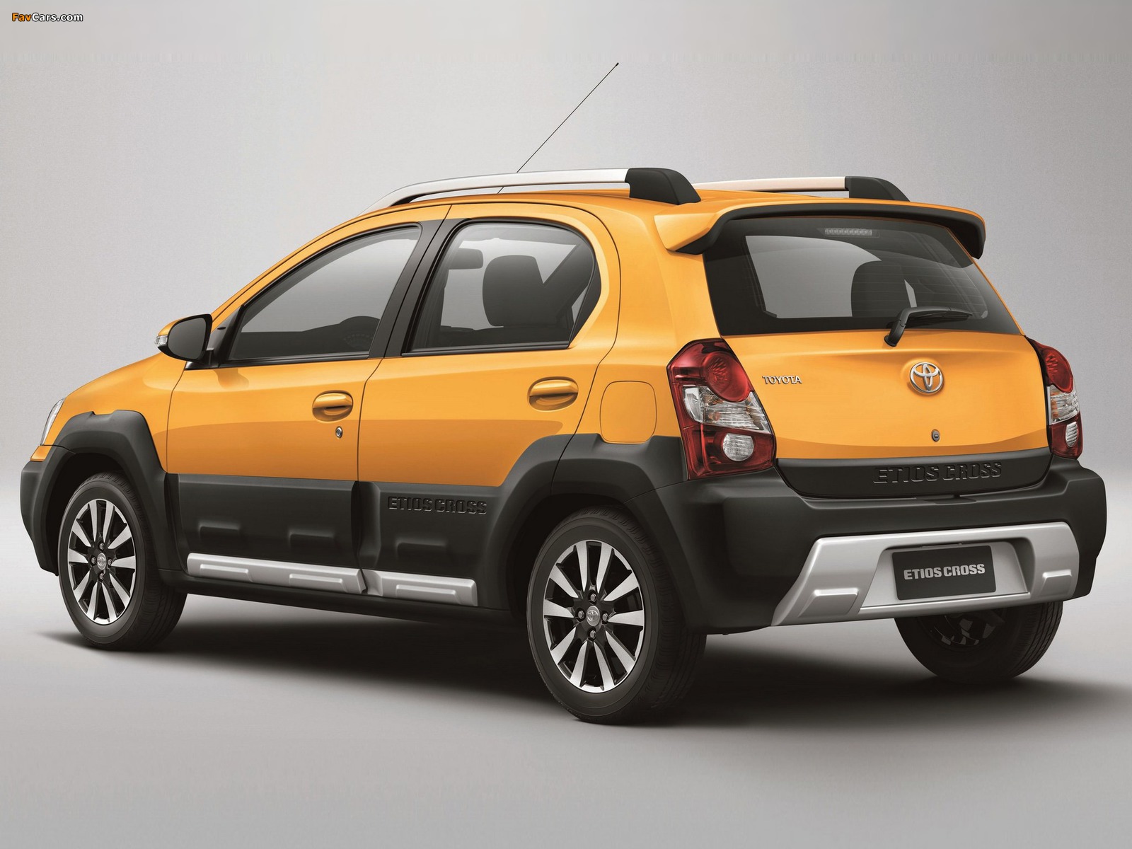 Toyota Etios Cross 2013 wallpapers (1600 x 1200)