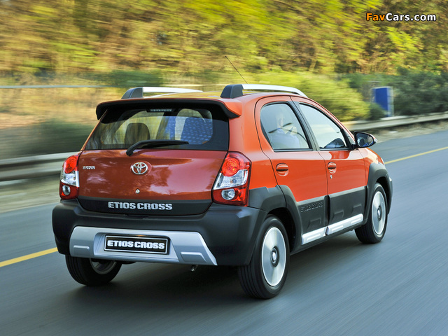 Toyota Etios Cross ZA-spec 2014 images (640 x 480)