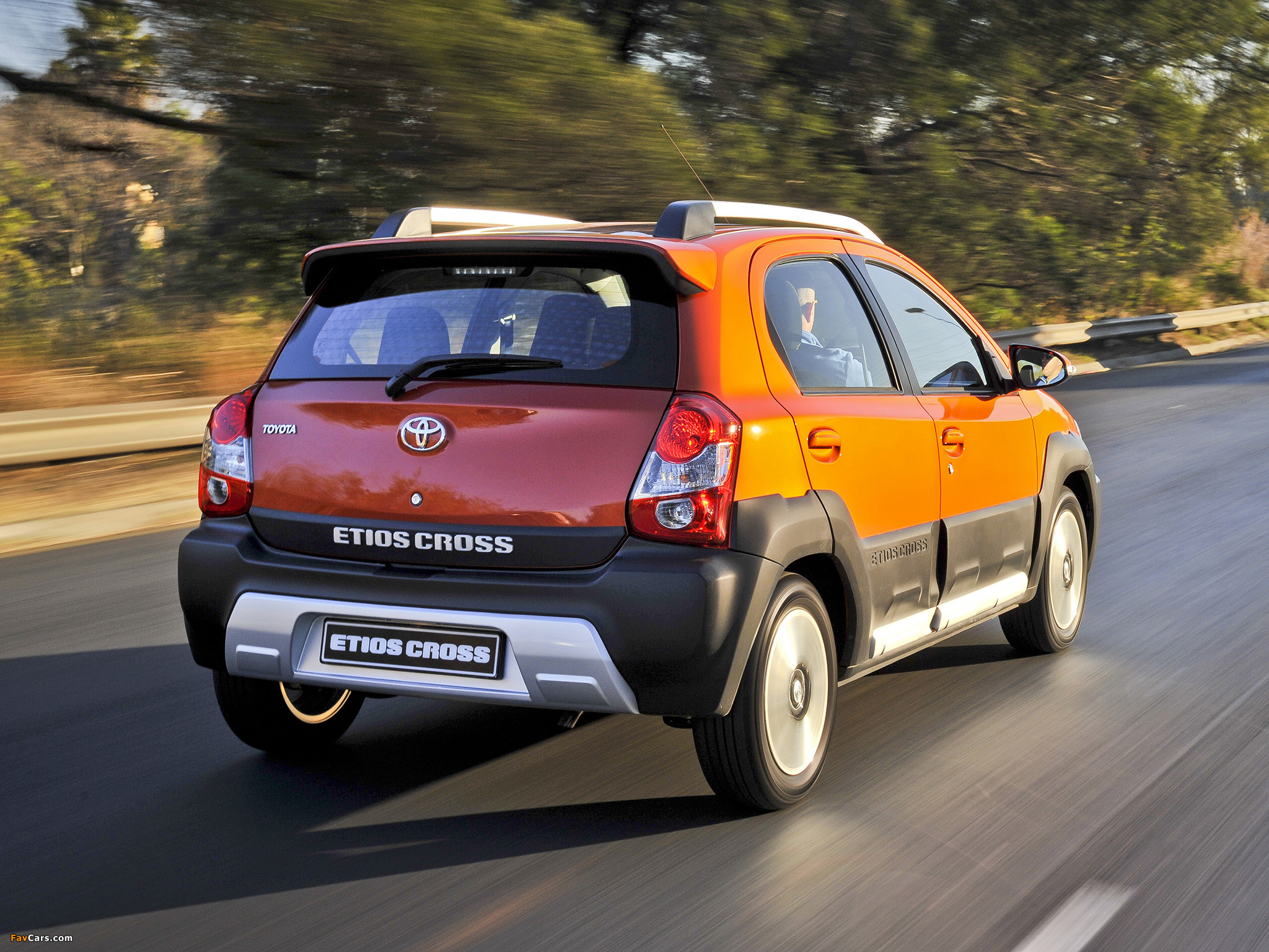 Toyota Etios Cross ZA-spec 2014 images (2048 x 1536)