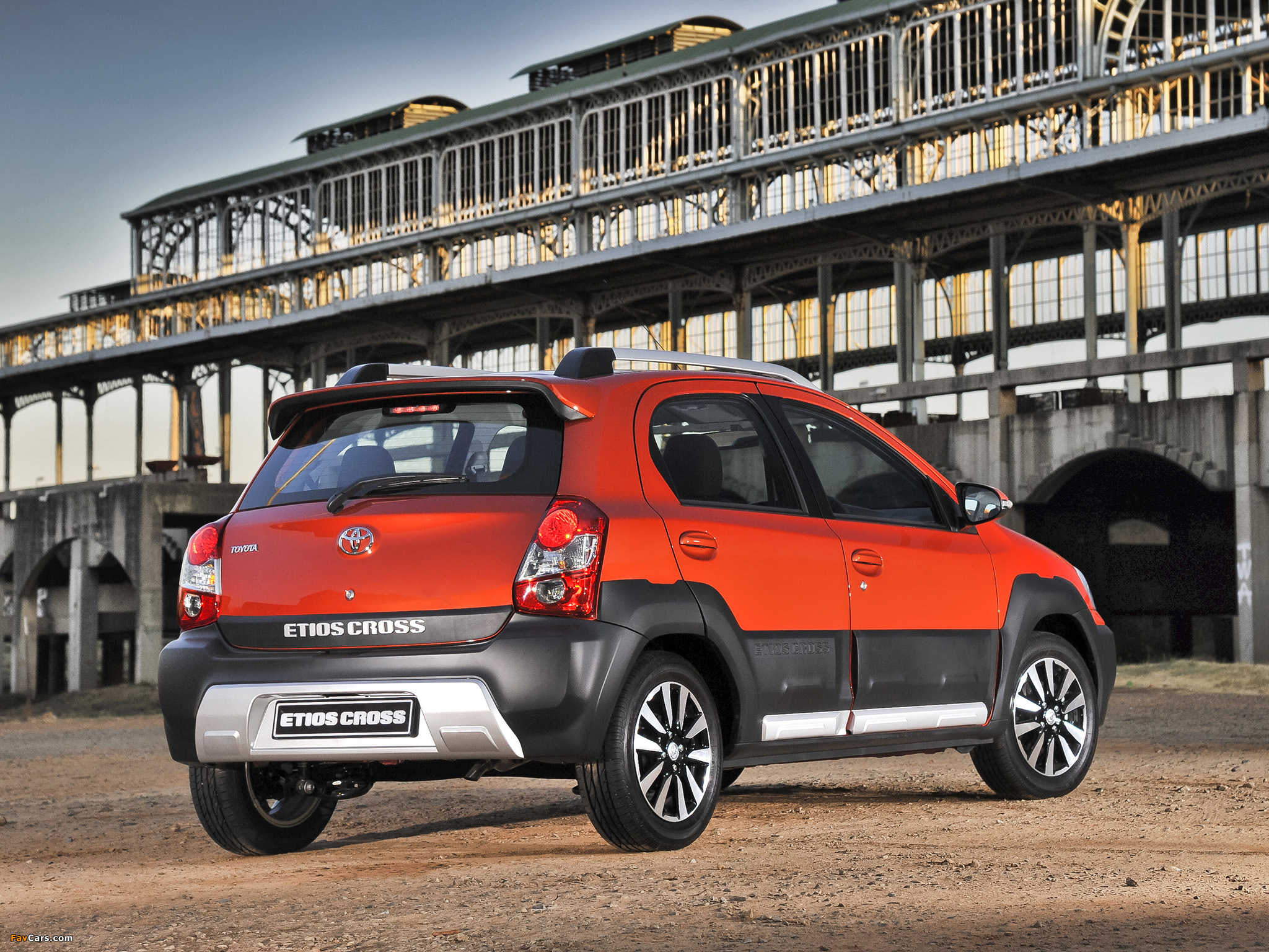 Toyota Etios Cross ZA-spec 2014 images (2048 x 1536)