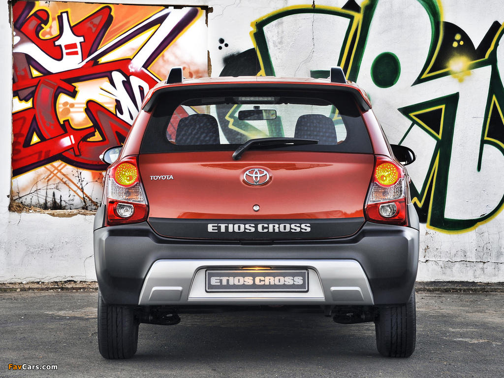 Toyota Etios Cross ZA-spec 2014 wallpapers (1024 x 768)