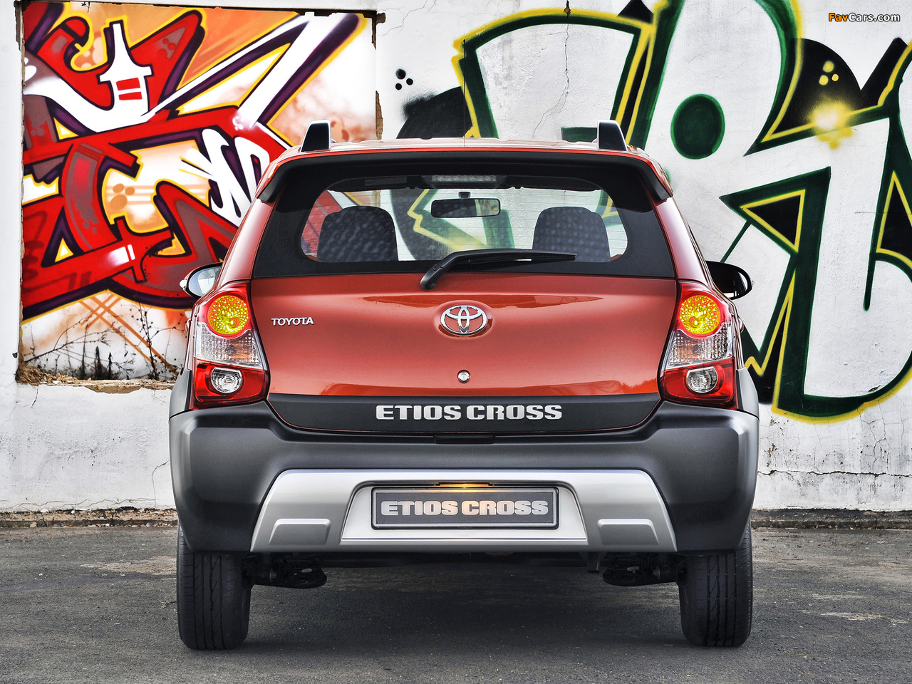 Toyota Etios Cross ZA-spec 2014 wallpapers (1280 x 960)