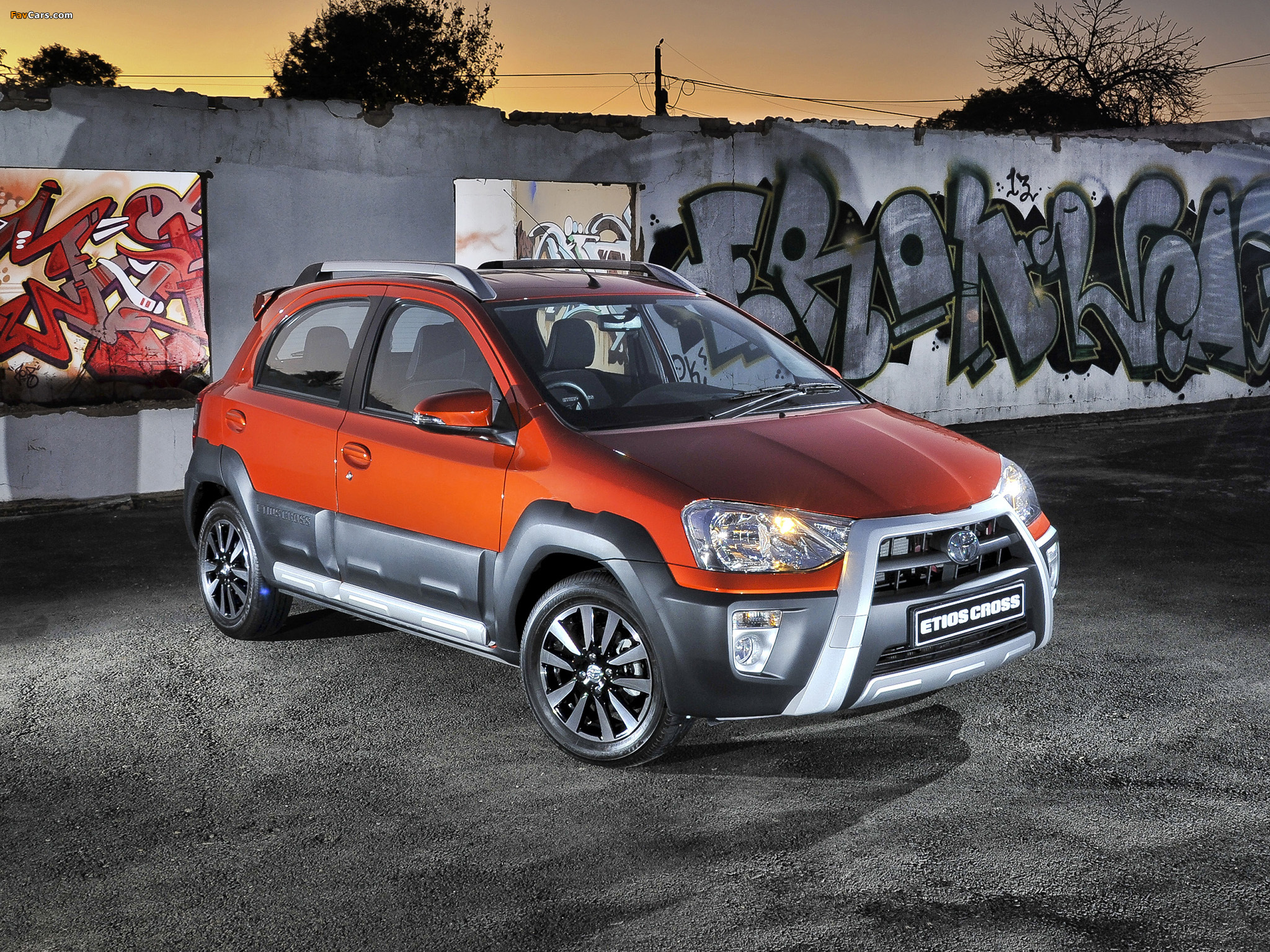Toyota Etios Cross ZA-spec 2014 wallpapers (2048 x 1536)