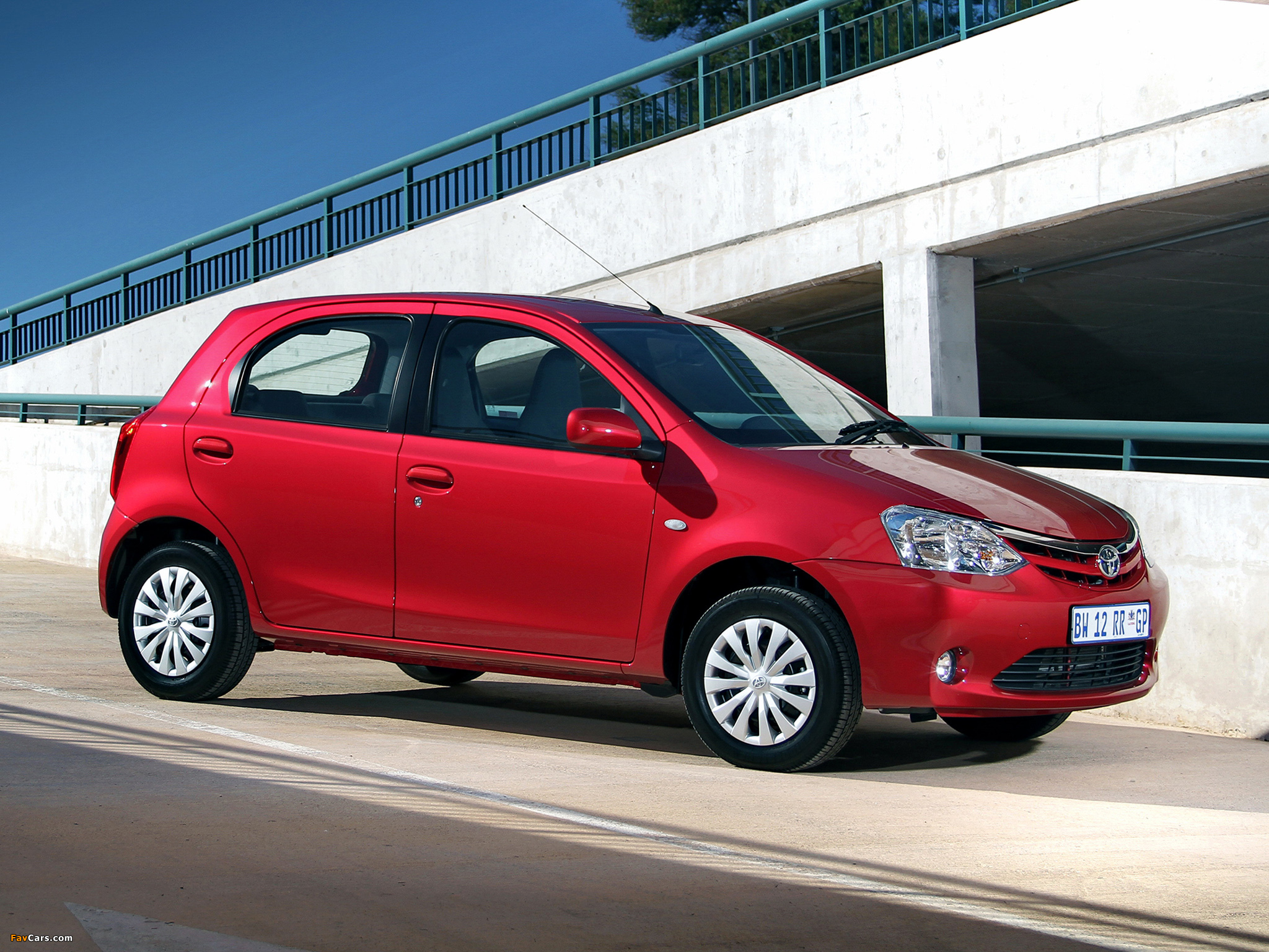 Toyota Etios Hatchback ZA-spec 2012 wallpapers (2048 x 1536)