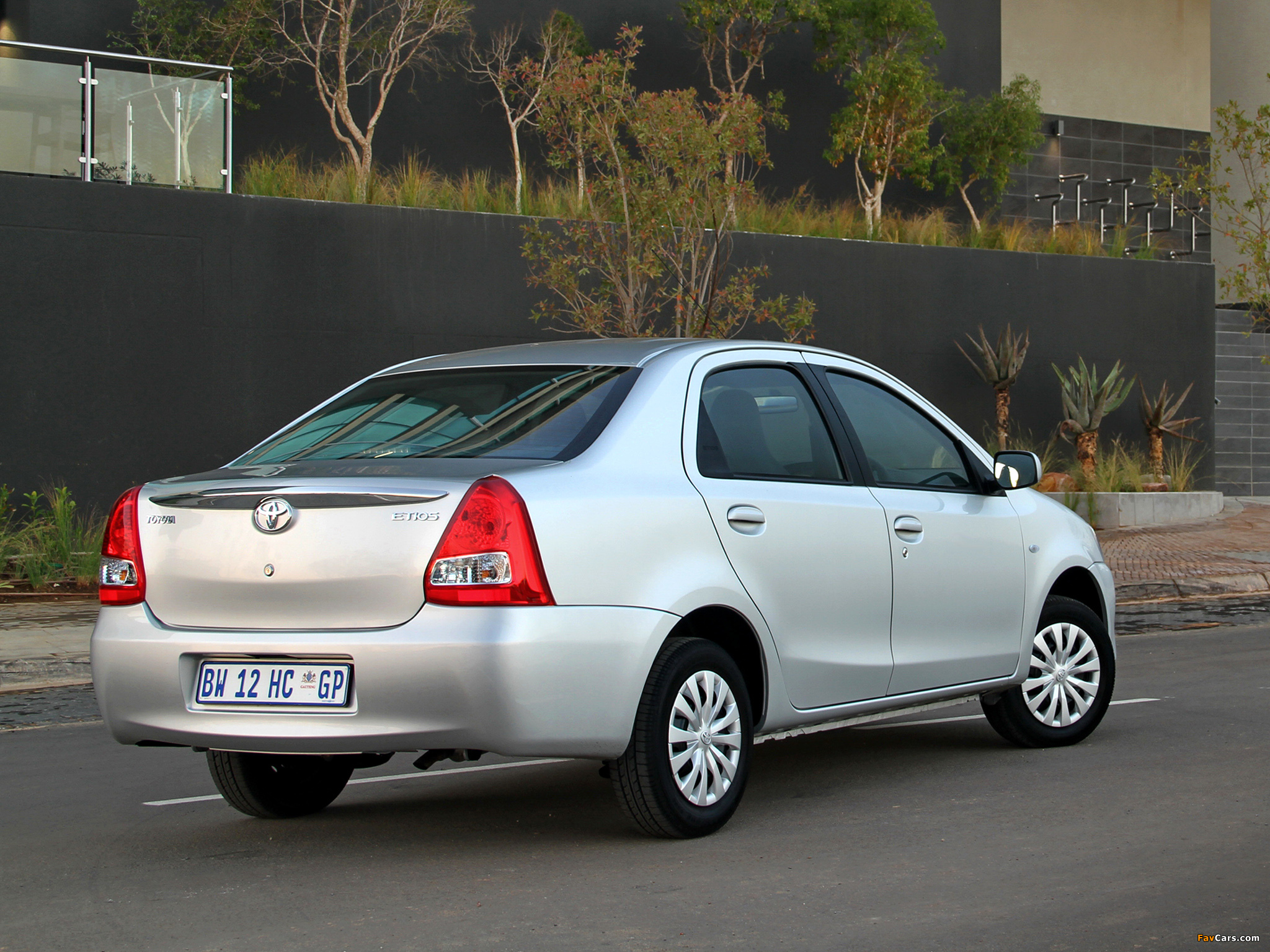 Toyota Etios Sedan ZA-spec 2012 wallpapers (2048 x 1536)