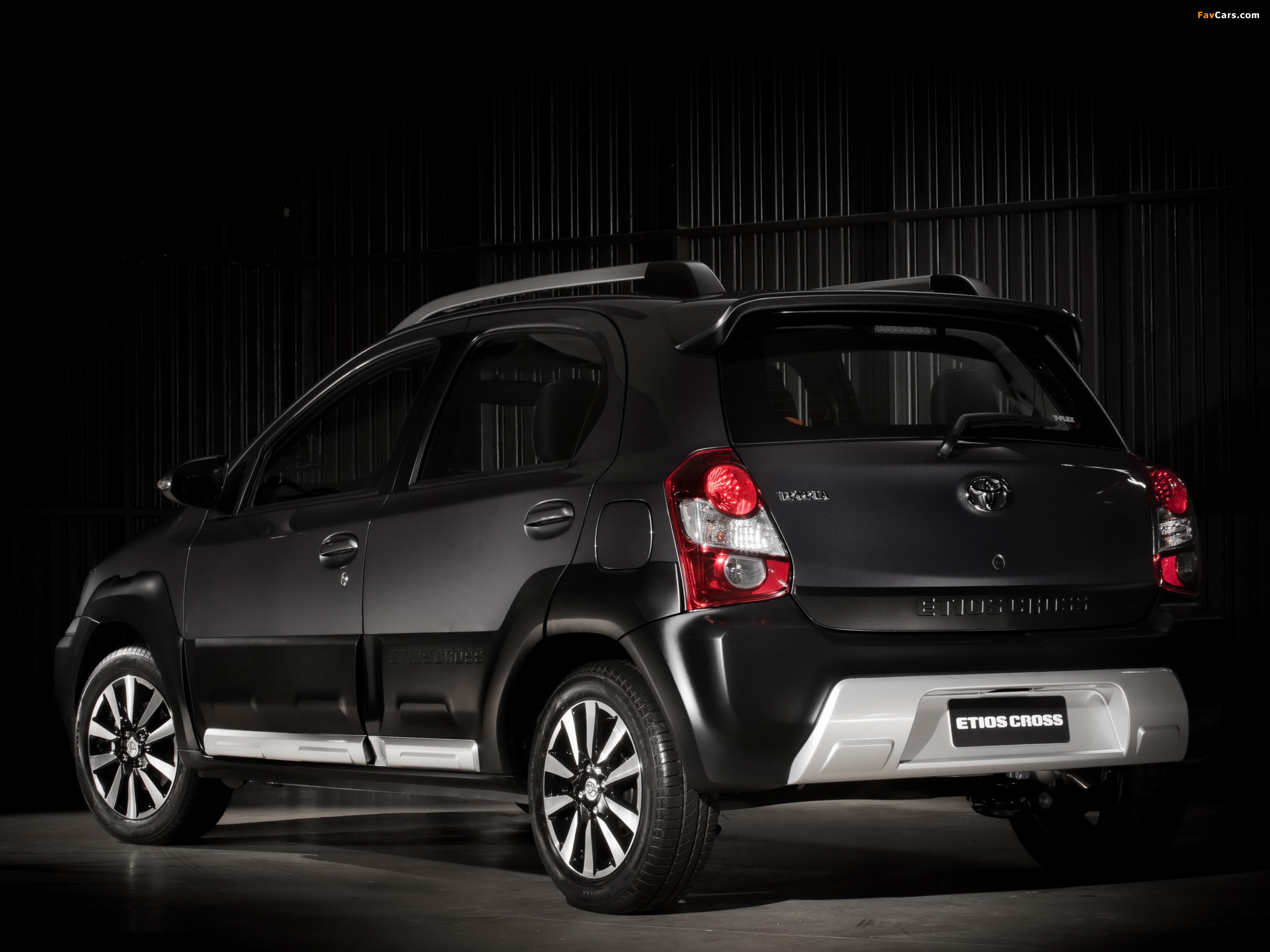 Toyota Etios Cross 2013 wallpapers (2048 x 1536)