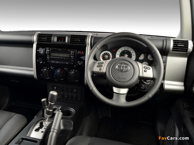 Images of Toyota FJ Cruiser Sport ZA-spec (GSJ15W) 2011 (640 x 480)