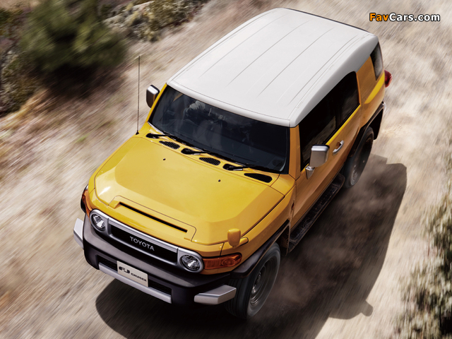 Photos of Toyota FJ Cruiser JP-spec (GSJ15W) 2010 (640 x 480)