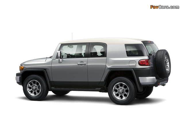 Toyota FJ Cruiser UAE-spec (GSJ15W) 2010 pictures (640 x 480)