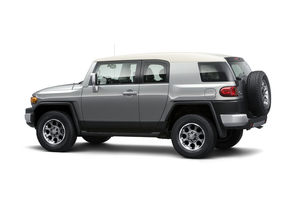 Toyota FJ Cruiser UAE-spec (GSJ15W) 2010 pictures