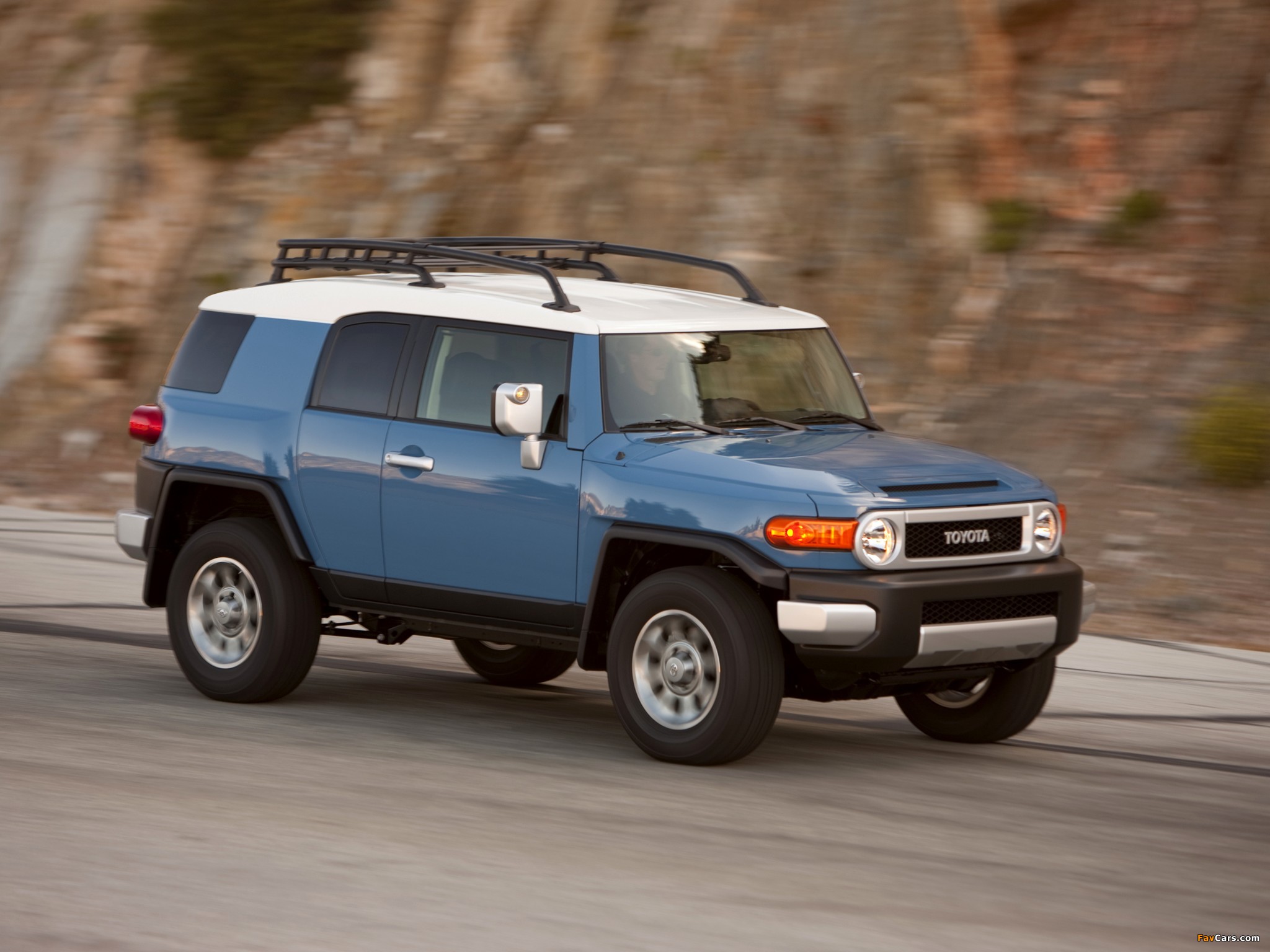 Toyota FJ Cruiser (GSJ15W) 2010 wallpapers (2048 x 1536)