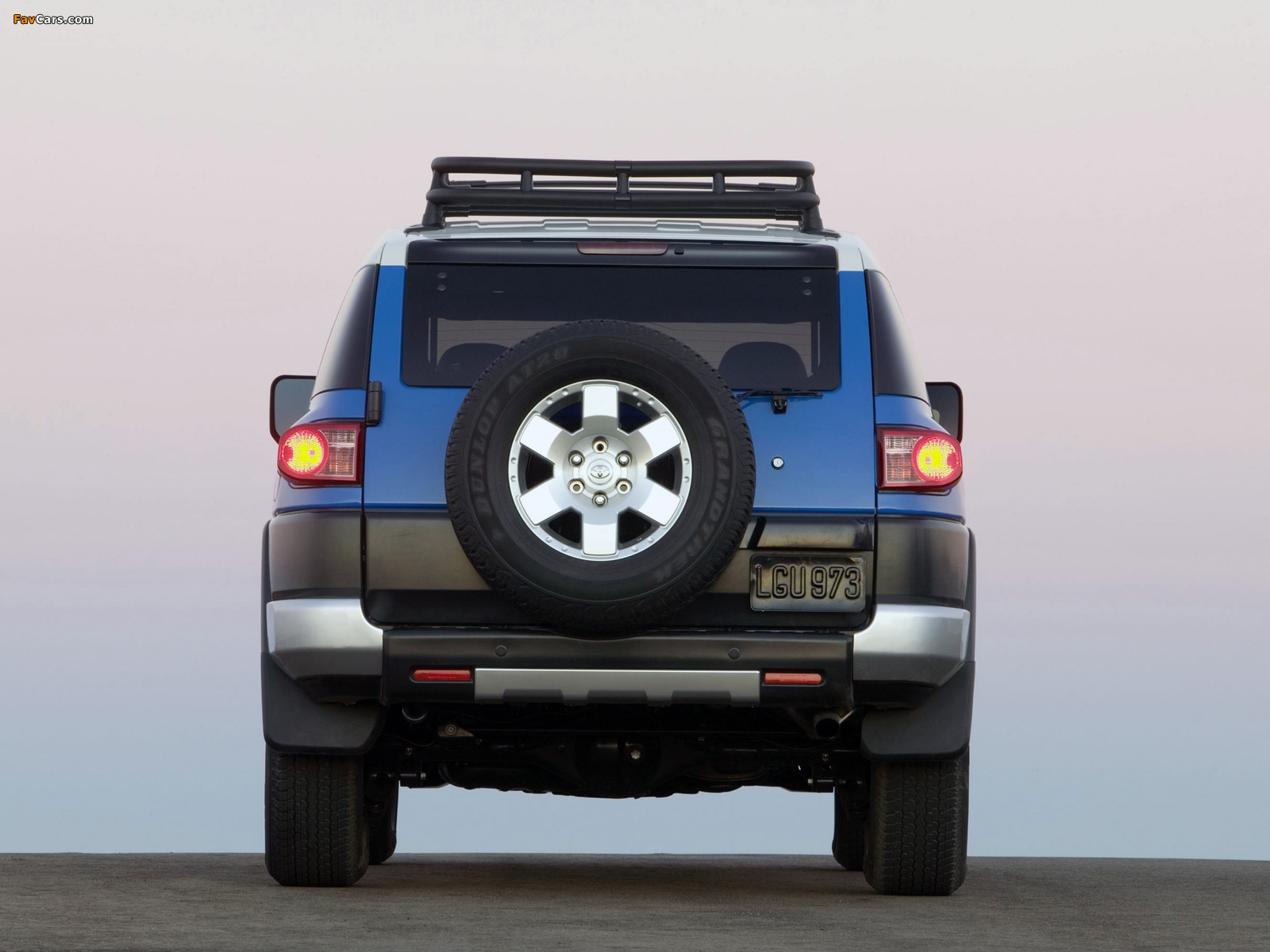 Toyota FJ Cruiser 2006–10 wallpapers (1600 x 1200)