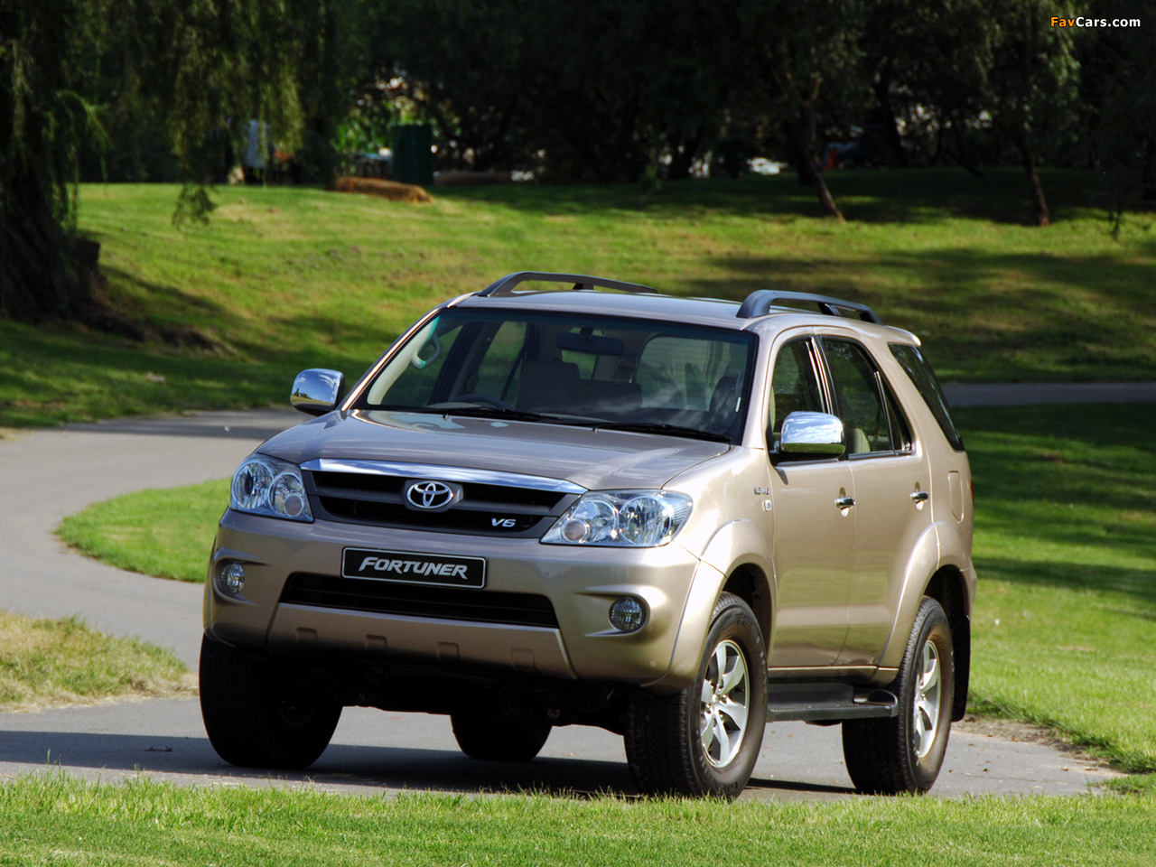 Images of Toyota Fortuner V6 ZA-spec 2005–08 (1280 x 960)