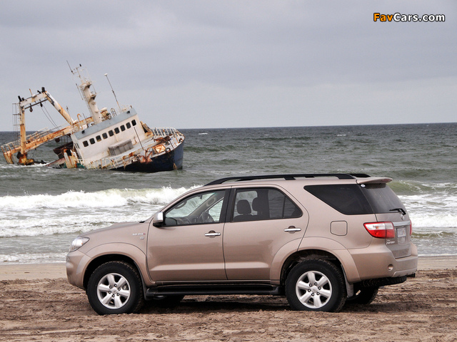 Images of Toyota Fortuner ZA-spec 2008–11 (640 x 480)