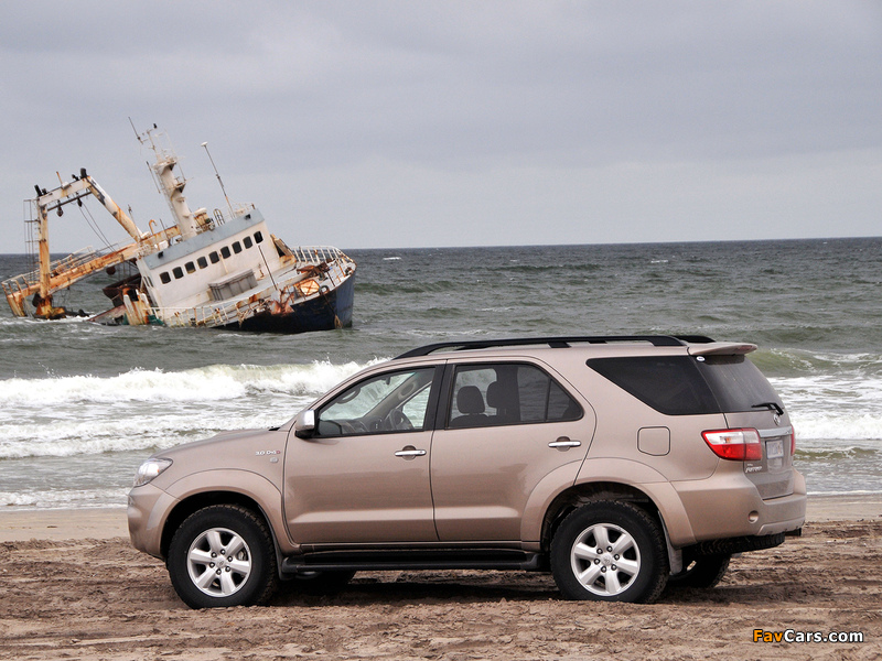 Images of Toyota Fortuner ZA-spec 2008–11 (800 x 600)