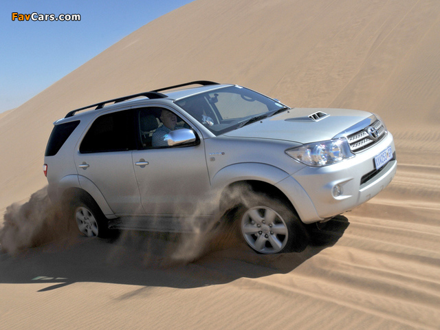 Images of Toyota Fortuner ZA-spec 2008–11 (640 x 480)