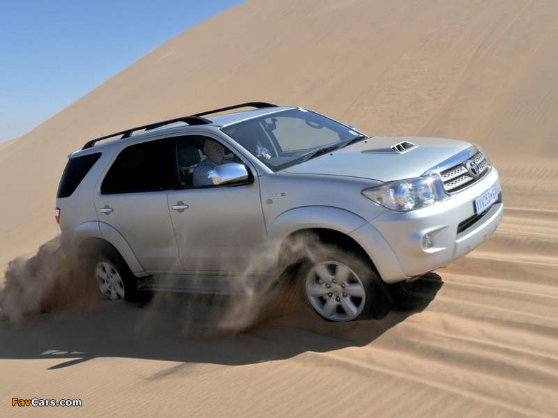 Images of Toyota Fortuner ZA-spec 2008–11 (800 x 600)