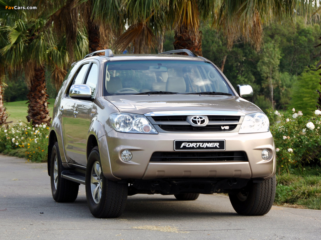 Photos of Toyota Fortuner V6 ZA-spec 2005–08 (1024 x 768)