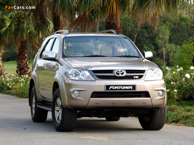 Photos of Toyota Fortuner V6 ZA-spec 2005–08 (640 x 480)