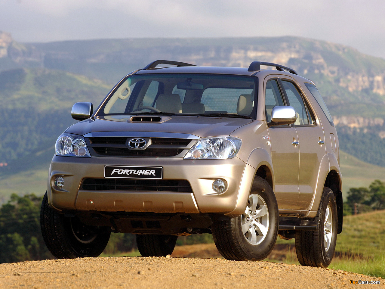 Photos of Toyota Fortuner ZA-spec 2005–08 (1280 x 960)