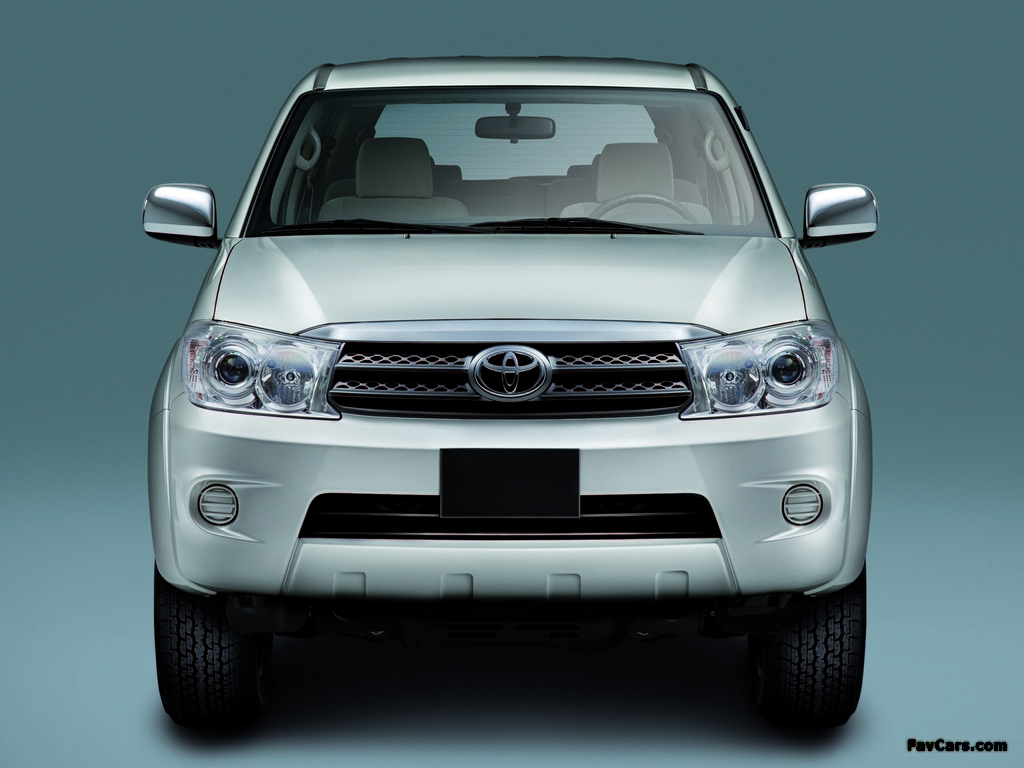 Photos of Toyota Fortuner 2008–11 (1024 x 768)
