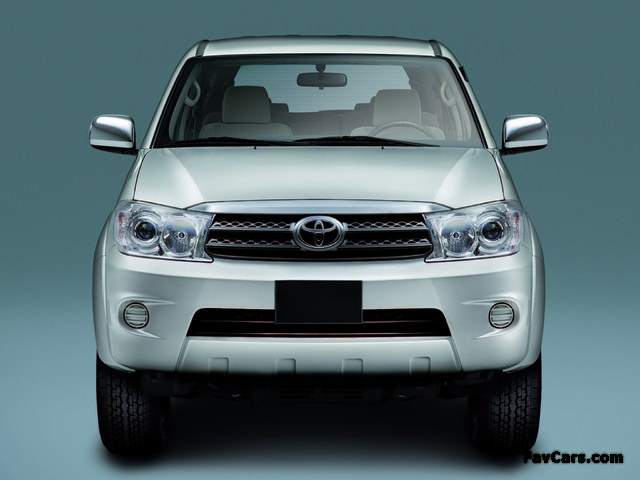 Photos of Toyota Fortuner 2008–11 (640 x 480)