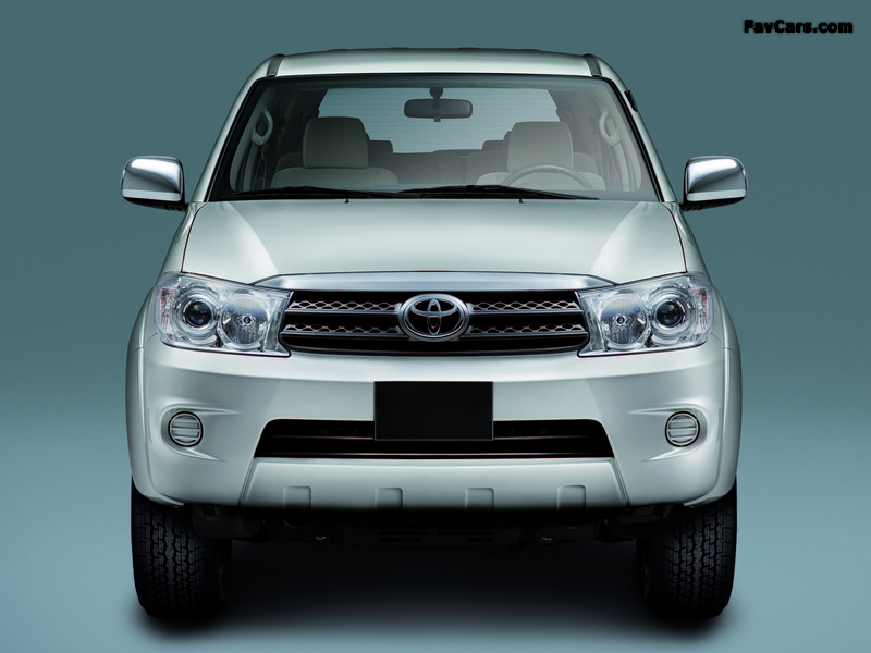Photos of Toyota Fortuner 2008–11 (800 x 600)