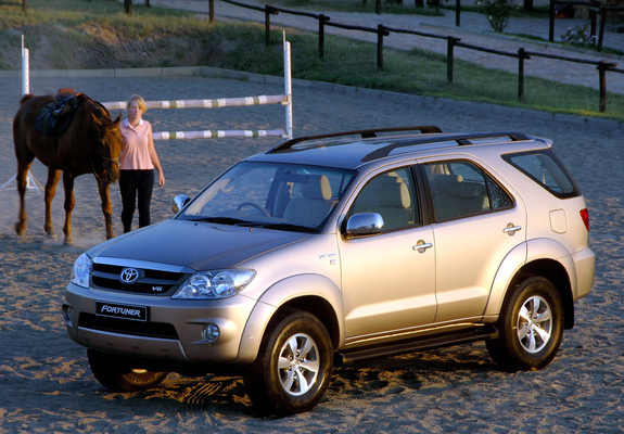 Pictures of Toyota Fortuner V6 ZA-spec 2005–08