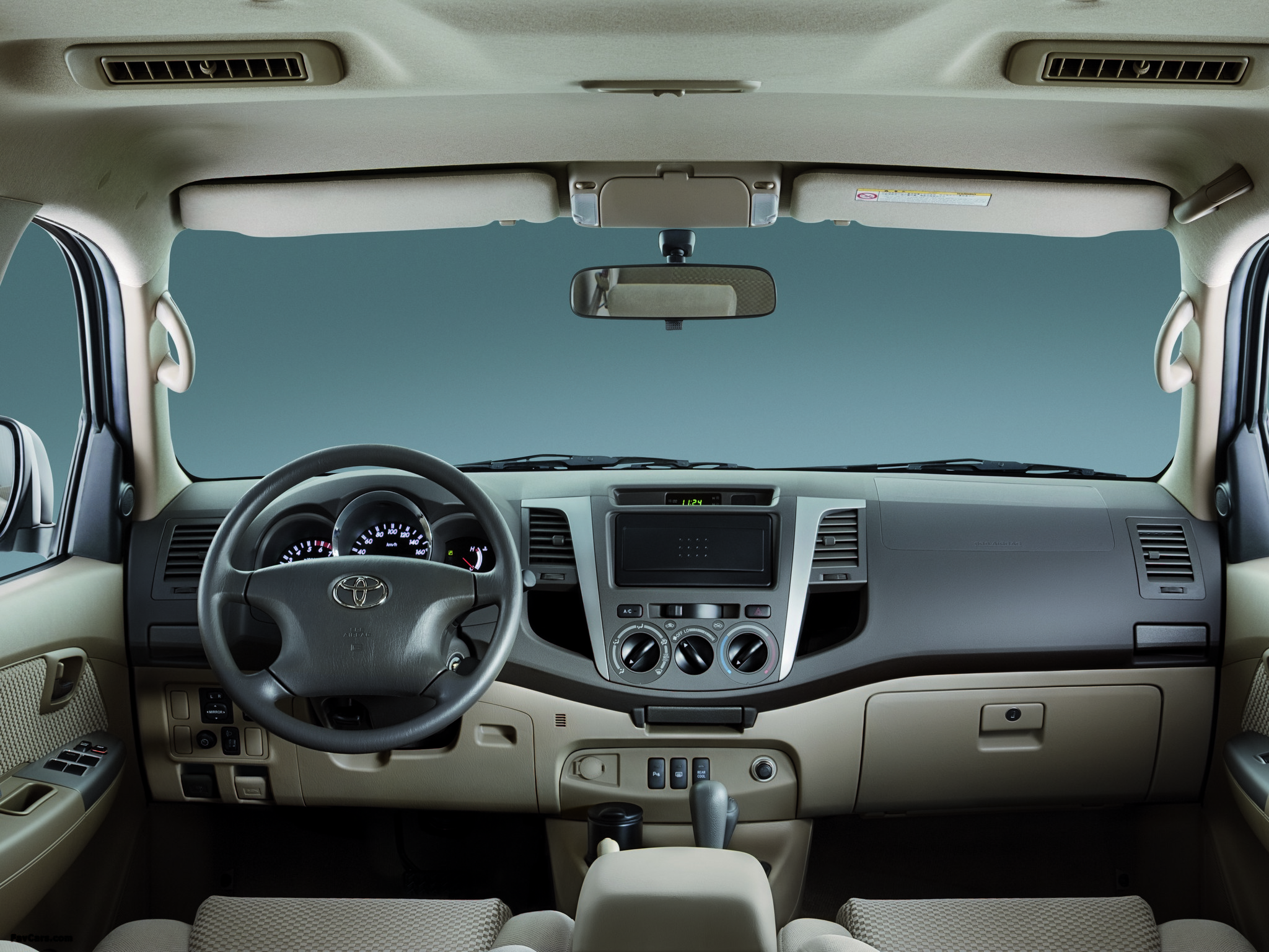 Pictures of Toyota Fortuner 2008–11 (2048 x 1536)