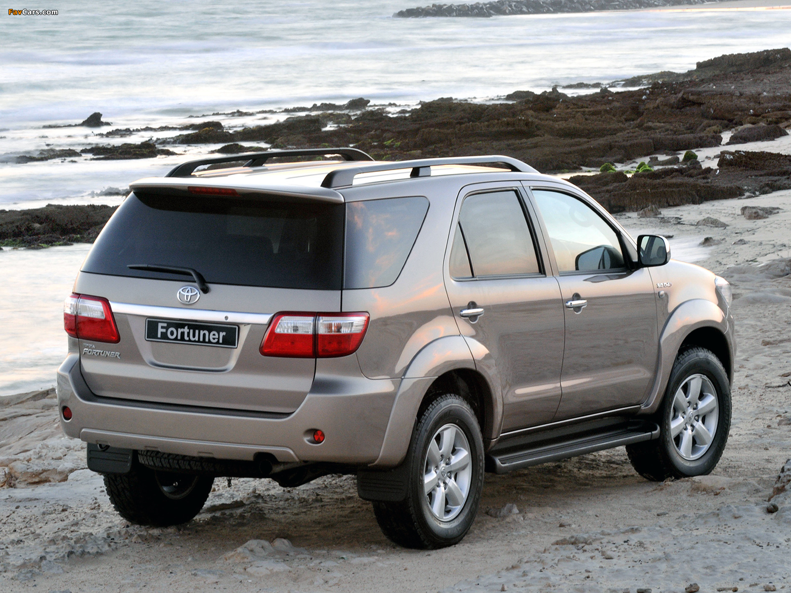 Pictures of Toyota Fortuner ZA-spec 2008–11 (1600 x 1200)