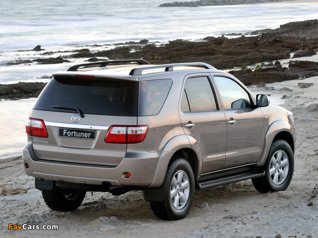 Pictures of Toyota Fortuner ZA-spec 2008–11 (640 x 480)
