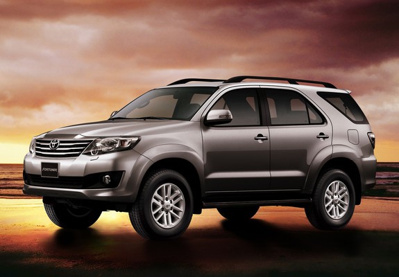 Pictures of Toyota Fortuner 2011