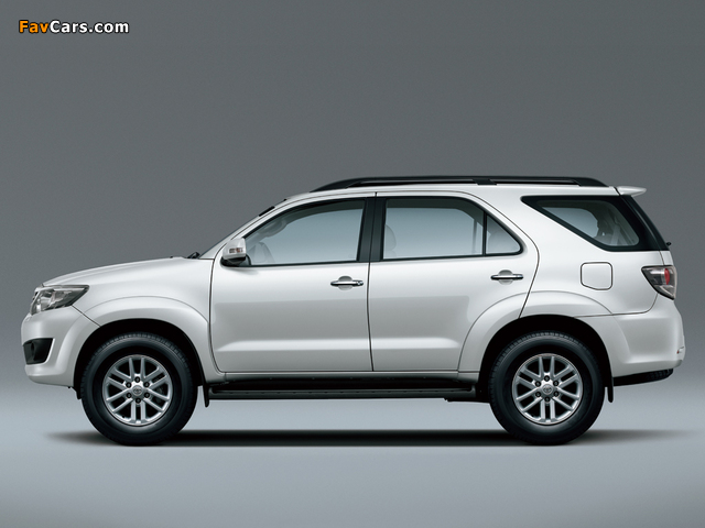 Pictures of Toyota Fortuner 2011 (640 x 480)