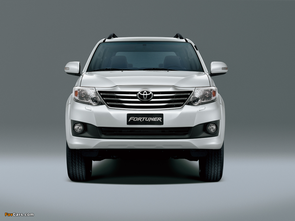 Pictures of Toyota Fortuner 2011 (1024 x 768)