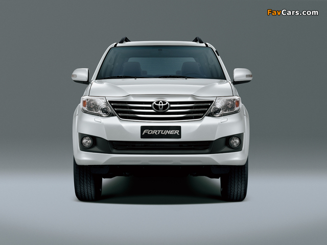 Pictures of Toyota Fortuner 2011 (640 x 480)