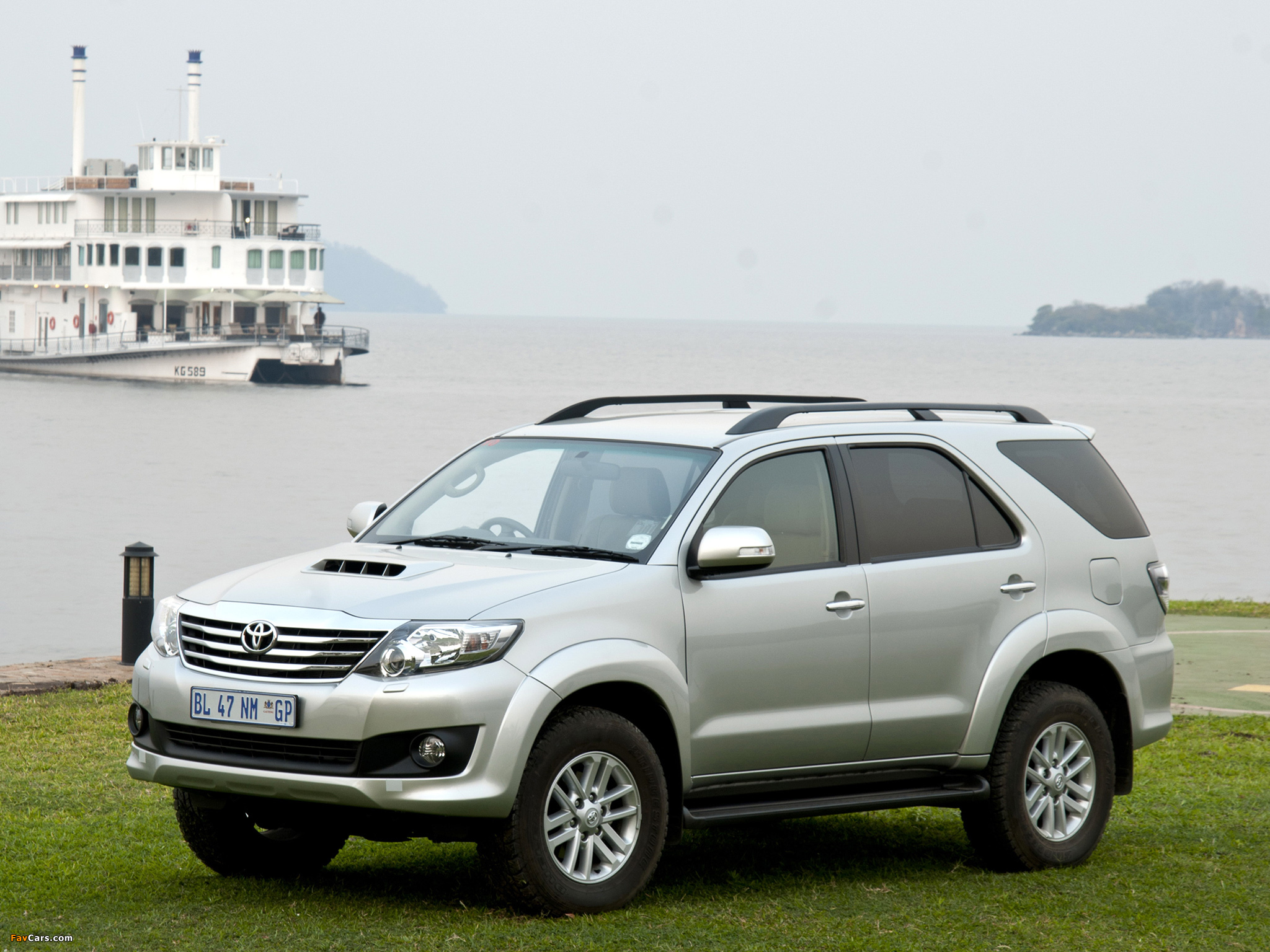 Pictures of Toyota Fortuner ZA-spec 2011 (2048 x 1536)